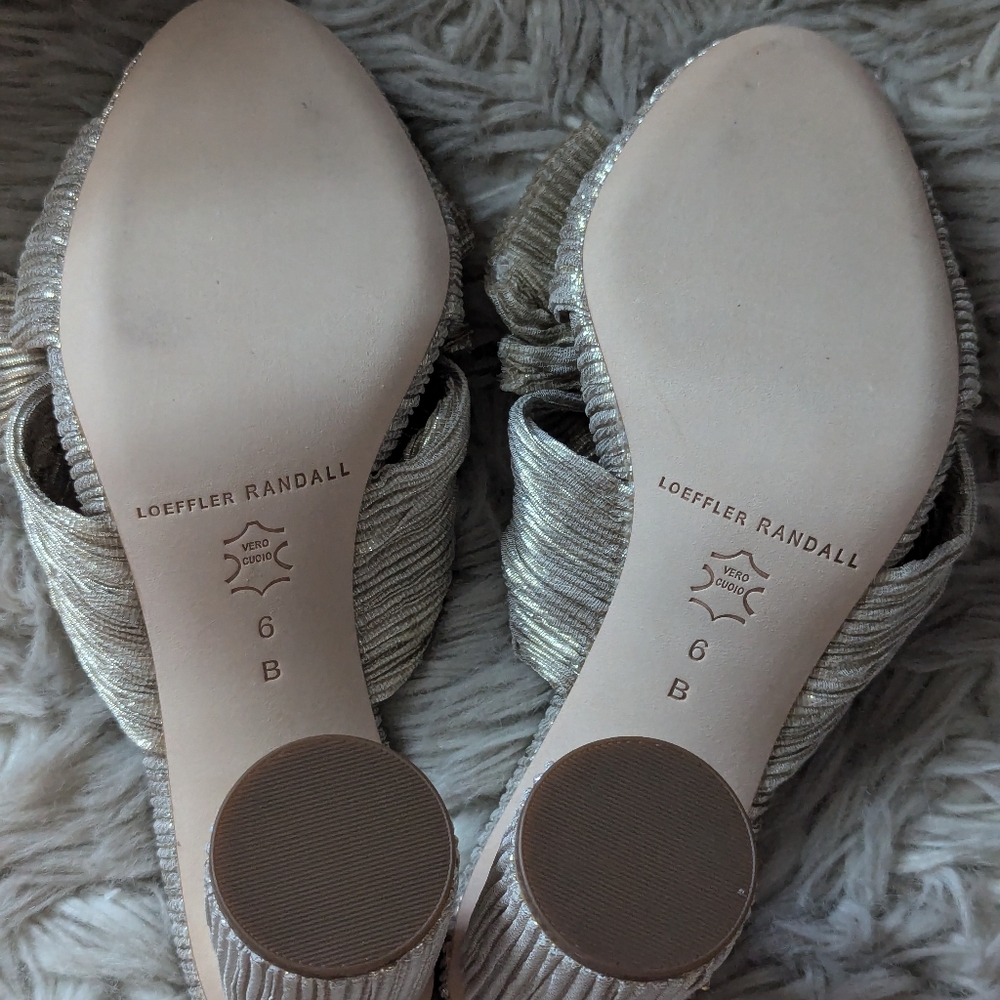 NWT Loeffler Randall Penny Platinum Pleated Bow Heels - Picture 14 of 16